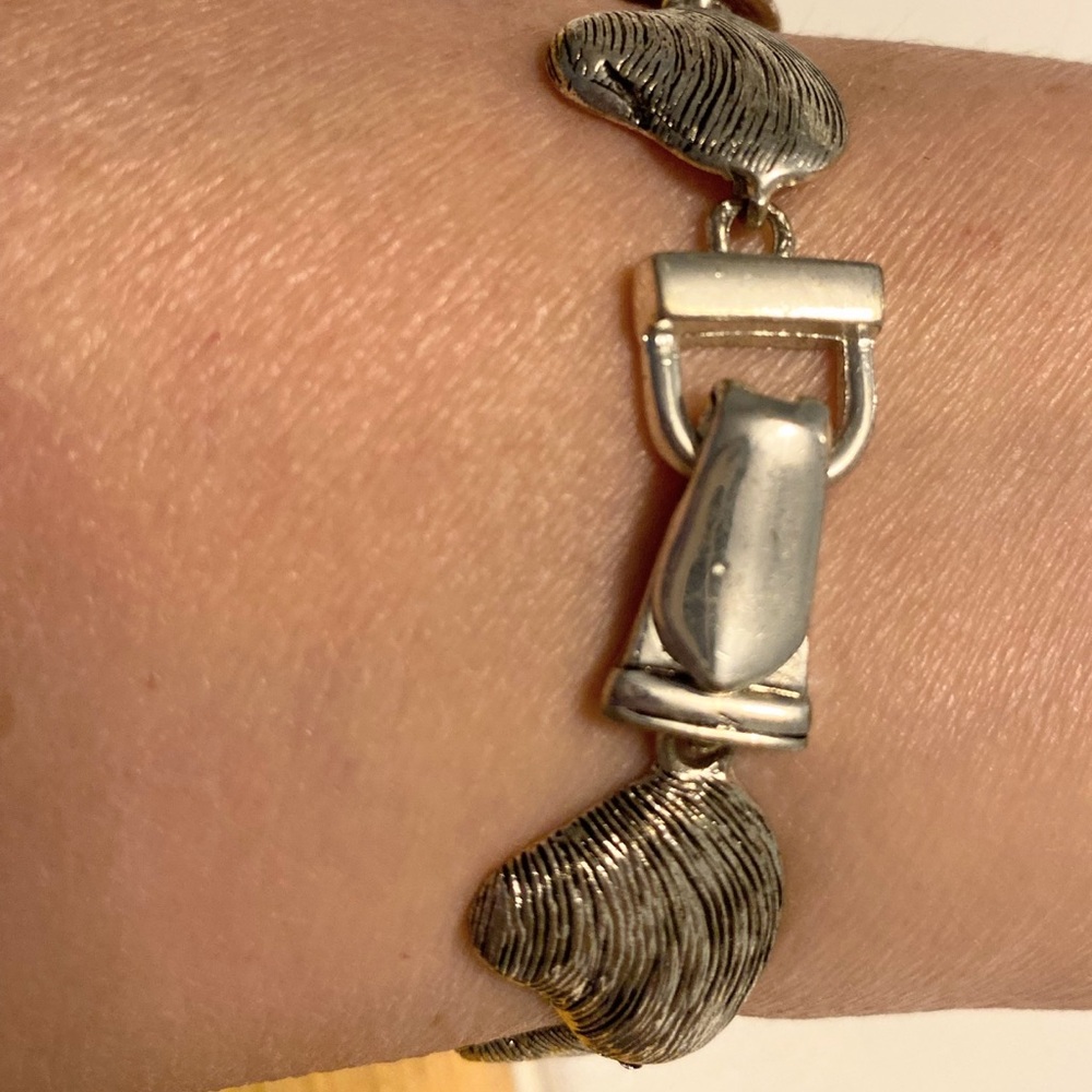 Silver Textured Sea Shell Link Bracelet - Picture 4 of 4